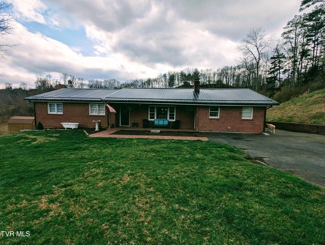 246 The New Road, Clintwood, VA 24228