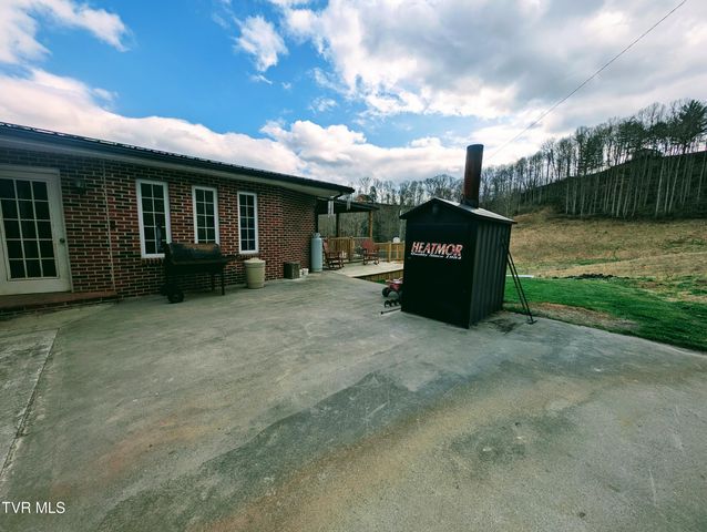 246 The New Road, Clintwood, VA 24228