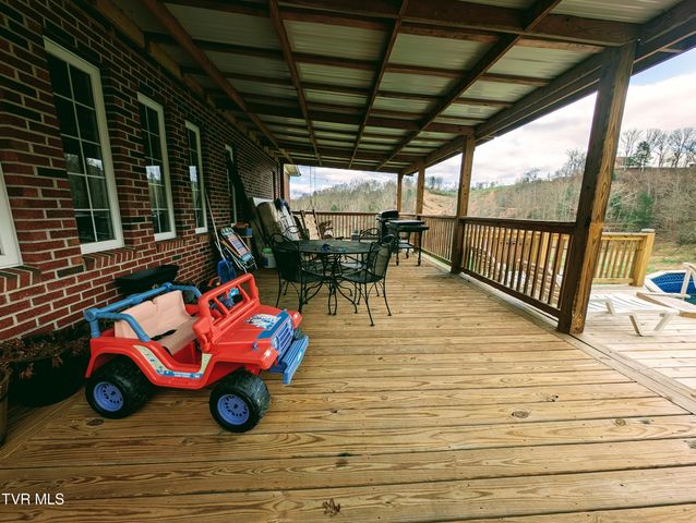 246 The New Road, Clintwood, VA 24228