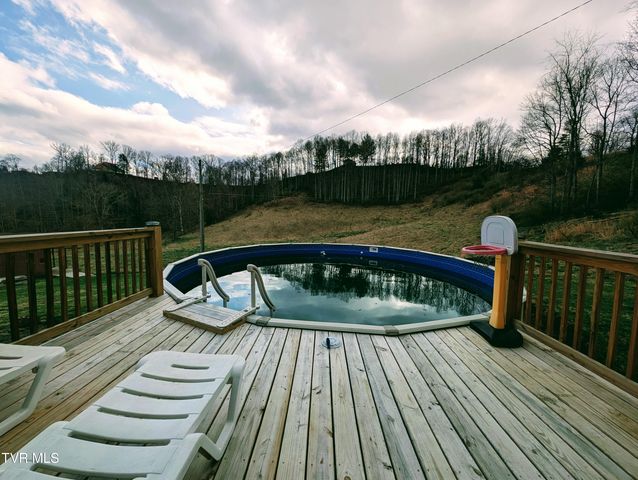 246 The New Road, Clintwood, VA 24228