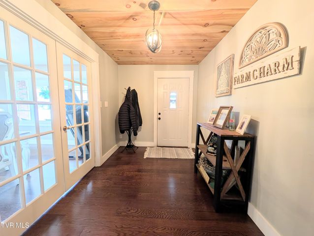 246 The New Road, Clintwood, VA 24228