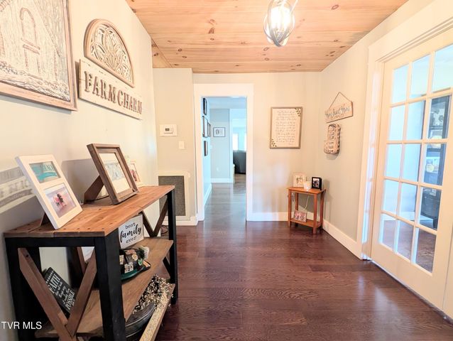 246 The New Road, Clintwood, VA 24228