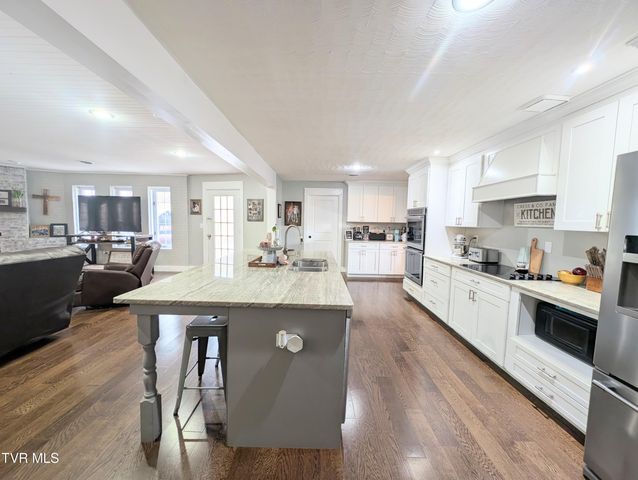 246 The New Road, Clintwood, VA 24228