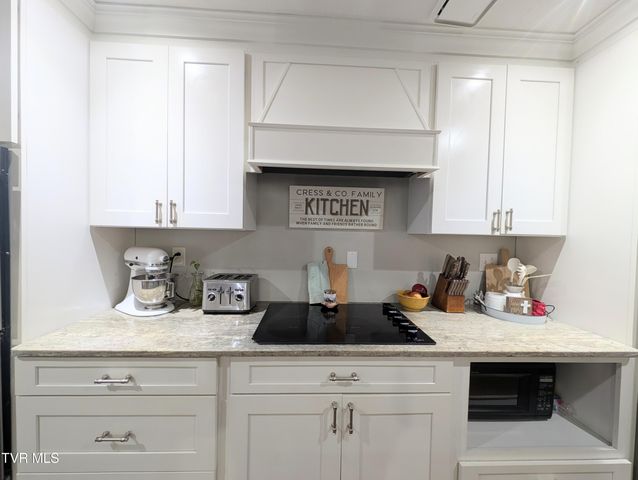 246 The New Road, Clintwood, VA 24228