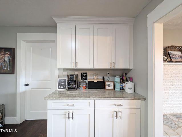 246 The New Road, Clintwood, VA 24228