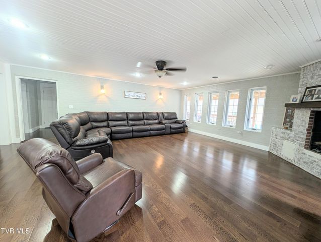 246 The New Road, Clintwood, VA 24228