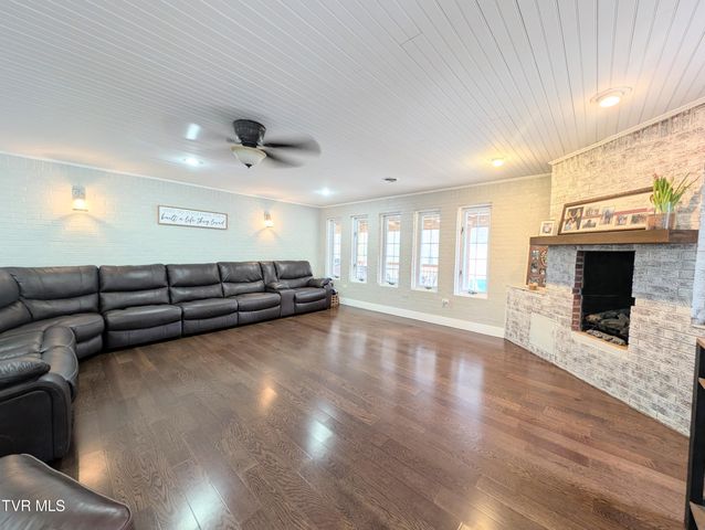 246 The New Road, Clintwood, VA 24228