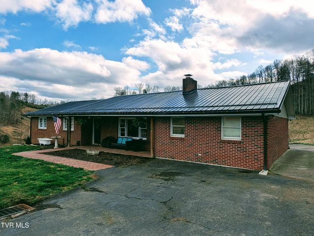 246 The New Road, Clintwood, VA 24228