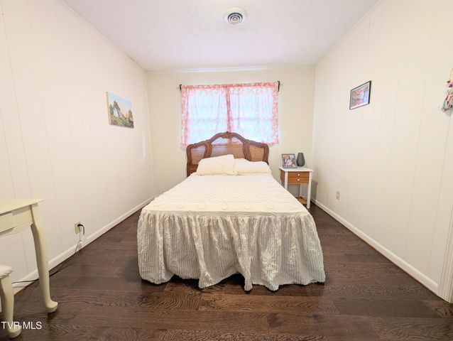 246 The New Road, Clintwood, VA 24228