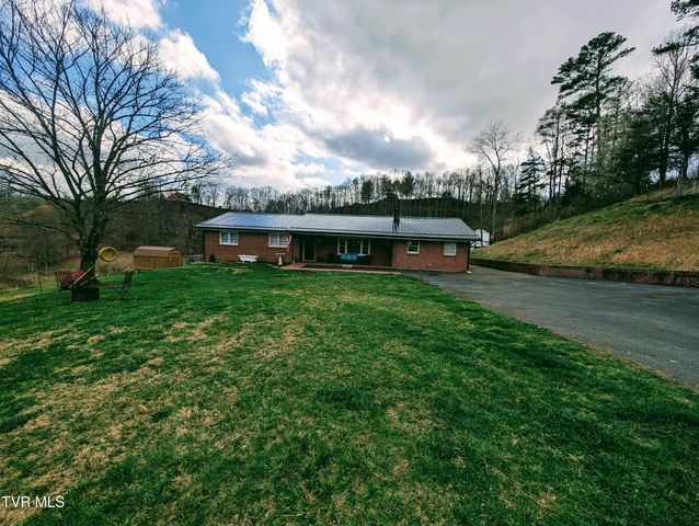 246 The New Road, Clintwood, VA 24228