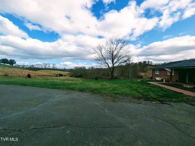 246 The New Road, Clintwood, VA 24228
