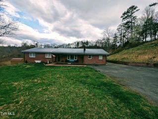 246 The New Road, Clintwood, VA 24228
