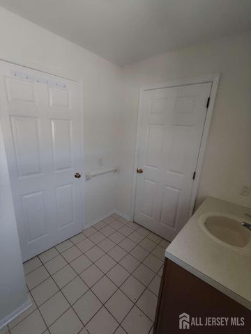 468 Great Beds Court, Perth Amboy, NJ 08861