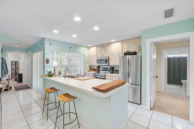 9041 SUN TERRACE Circle A, West Palm Beach, FL 33403