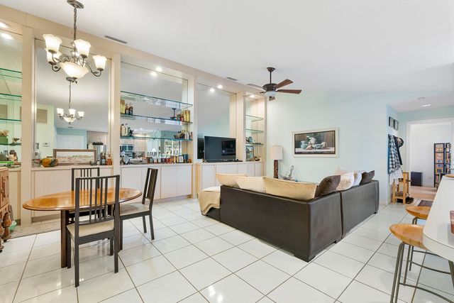 9041 SUN TERRACE Circle A, West Palm Beach, FL 33403