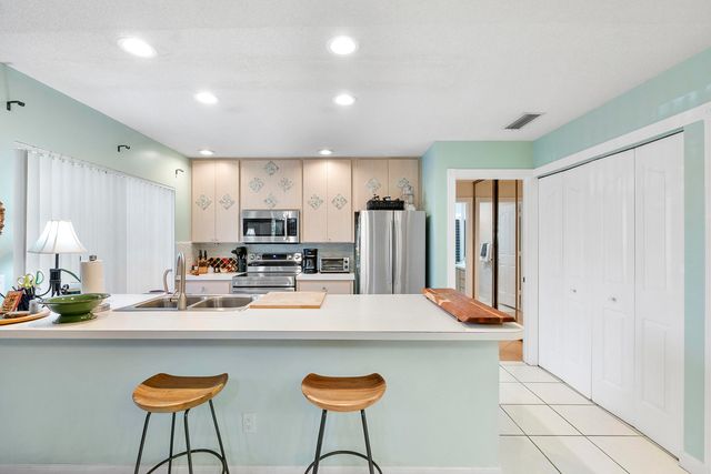 9041 SUN TERRACE Circle A, West Palm Beach, FL 33403