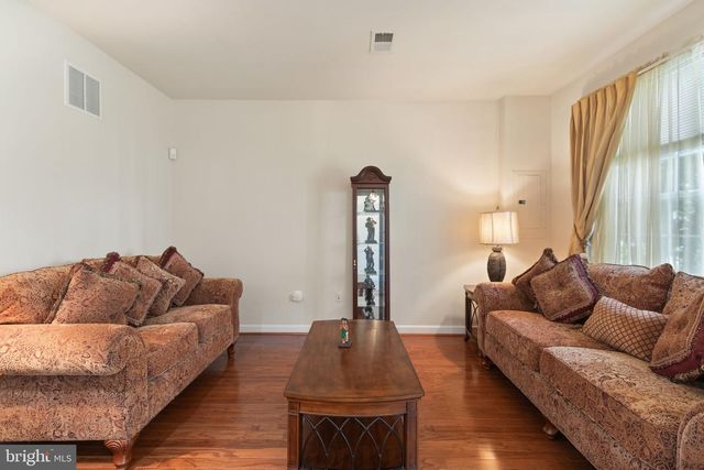745 COLLINGTON CT, Woodbridge, VA 22191