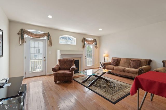 745 COLLINGTON CT, Woodbridge, VA 22191