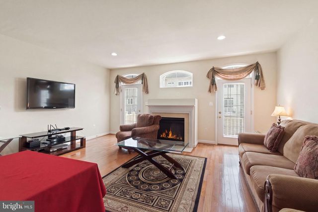 745 COLLINGTON CT, Woodbridge, VA 22191