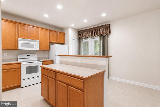 745 COLLINGTON CT, Woodbridge, VA 22191