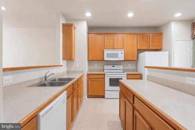 745 COLLINGTON CT, Woodbridge, VA 22191
