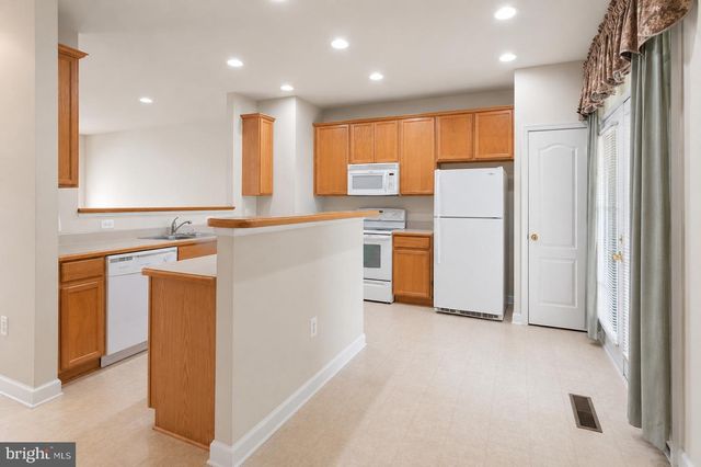 745 COLLINGTON CT, Woodbridge, VA 22191