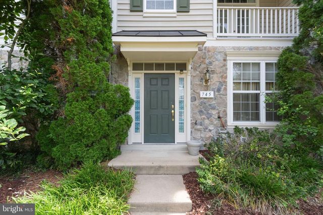 745 COLLINGTON CT, Woodbridge, VA 22191