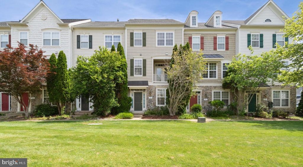 745 COLLINGTON CT, Woodbridge, VA 22191