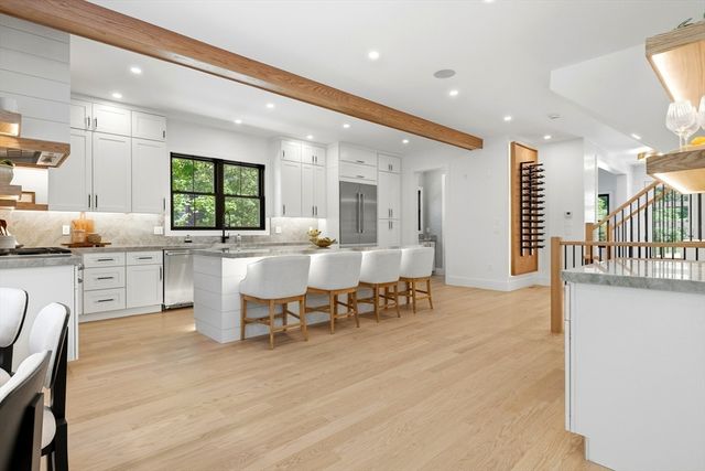 4 Foster Rd, Burlington, MA 01803