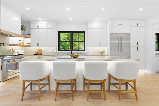 4 Foster Rd, Burlington, MA 01803