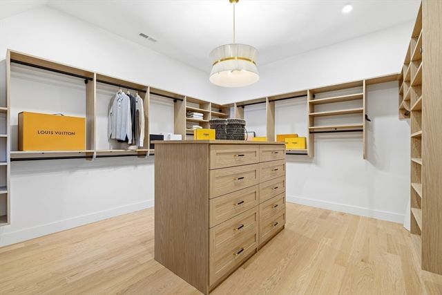 4 Foster Rd, Burlington, MA 01803