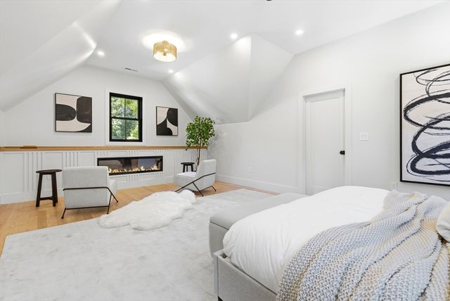 4 Foster Rd, Burlington, MA 01803