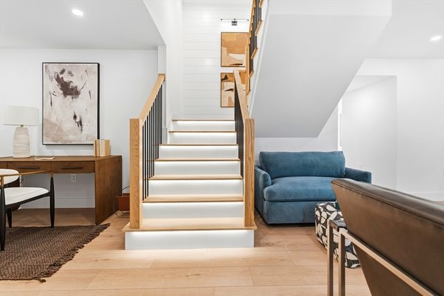 4 Foster Rd, Burlington, MA 01803