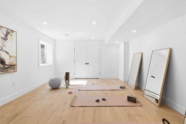 4 Foster Rd, Burlington, MA 01803