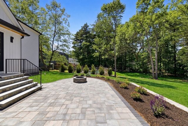 4 Foster Rd, Burlington, MA 01803