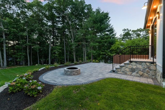 4 Foster Rd, Burlington, MA 01803