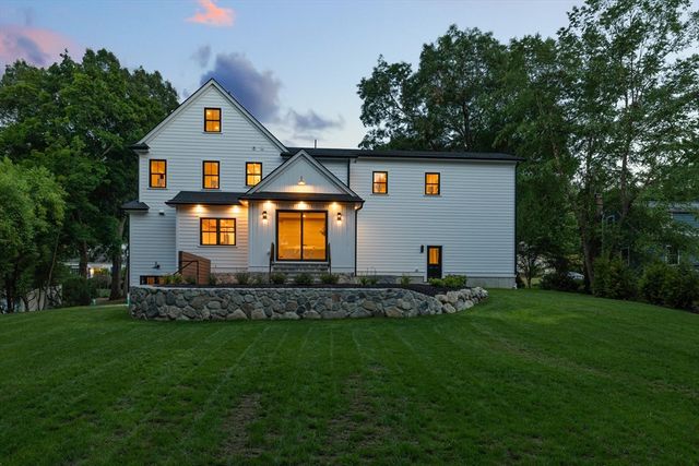 4 Foster Rd, Burlington, MA 01803