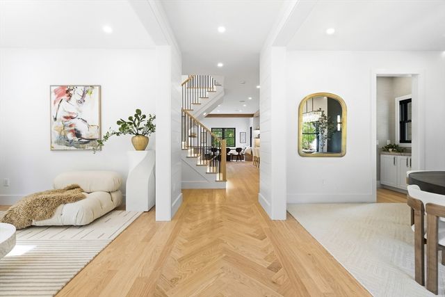 4 Foster Rd, Burlington, MA 01803