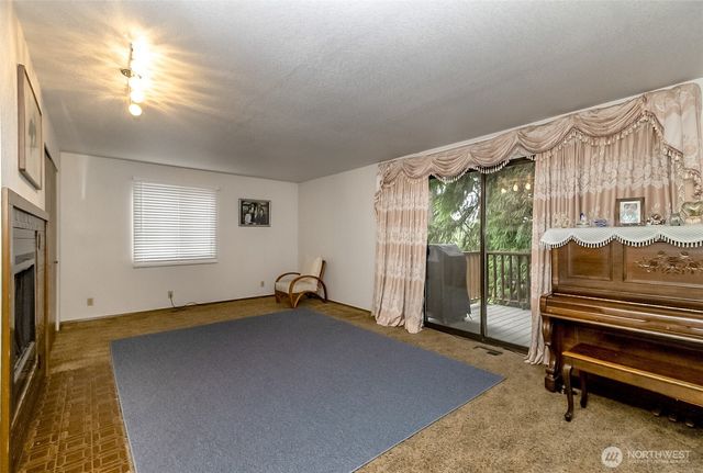 22121 4th Avenue SE, Bothell, WA 98021