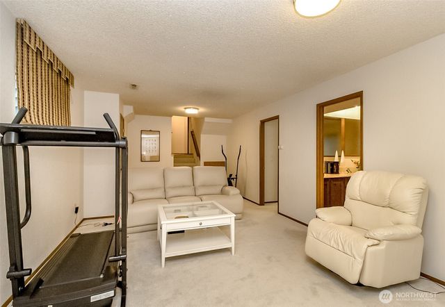 22121 4th Avenue SE, Bothell, WA 98021
