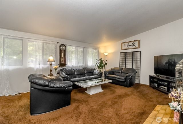 22121 4th Avenue SE, Bothell, WA 98021