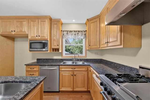 734 N Allen Road, Independence, MO 64050
