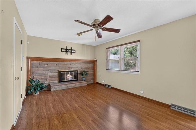 734 N Allen Road, Independence, MO 64050