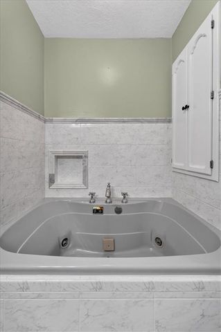 734 N Allen Road, Independence, MO 64050