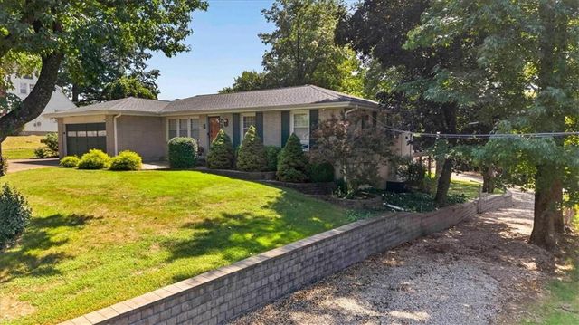 734 N Allen Road, Independence, MO 64050