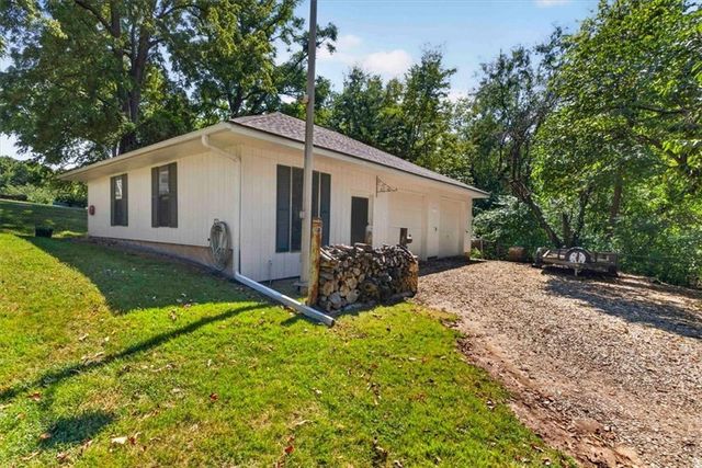 734 N Allen Road, Independence, MO 64050