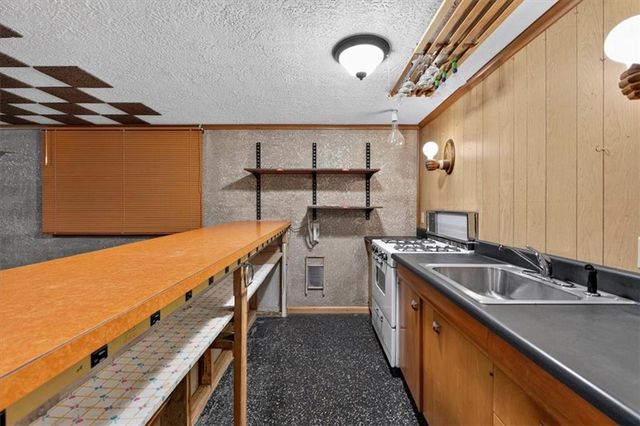 734 N Allen Road, Independence, MO 64050