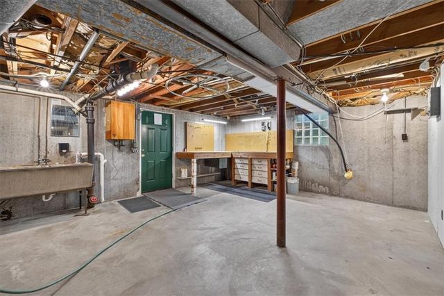 734 N Allen Road, Independence, MO 64050