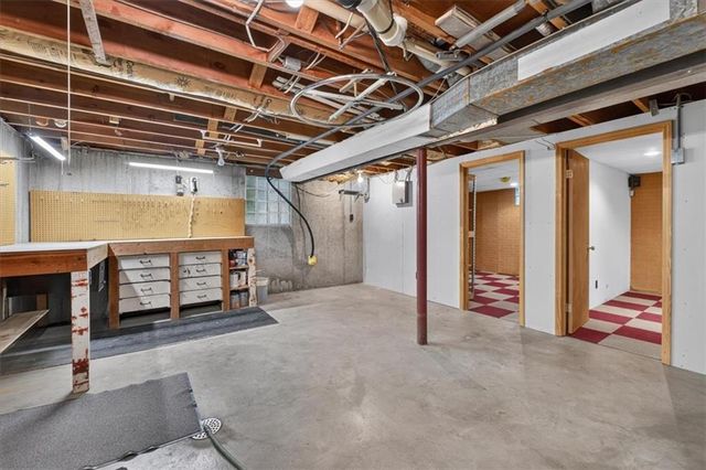 734 N Allen Road, Independence, MO 64050