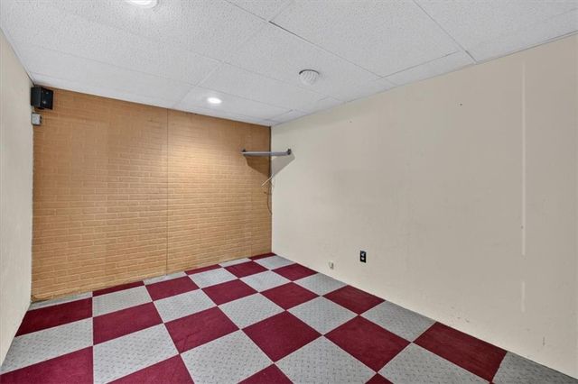 734 N Allen Road, Independence, MO 64050